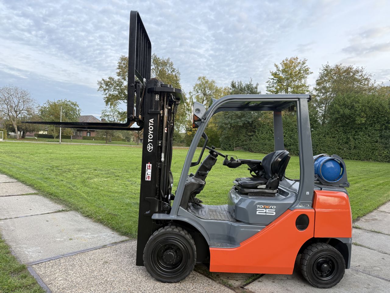 Toyota 2500KG BJ2016 triplex 4.7M Freelift Sideshift 8700uur