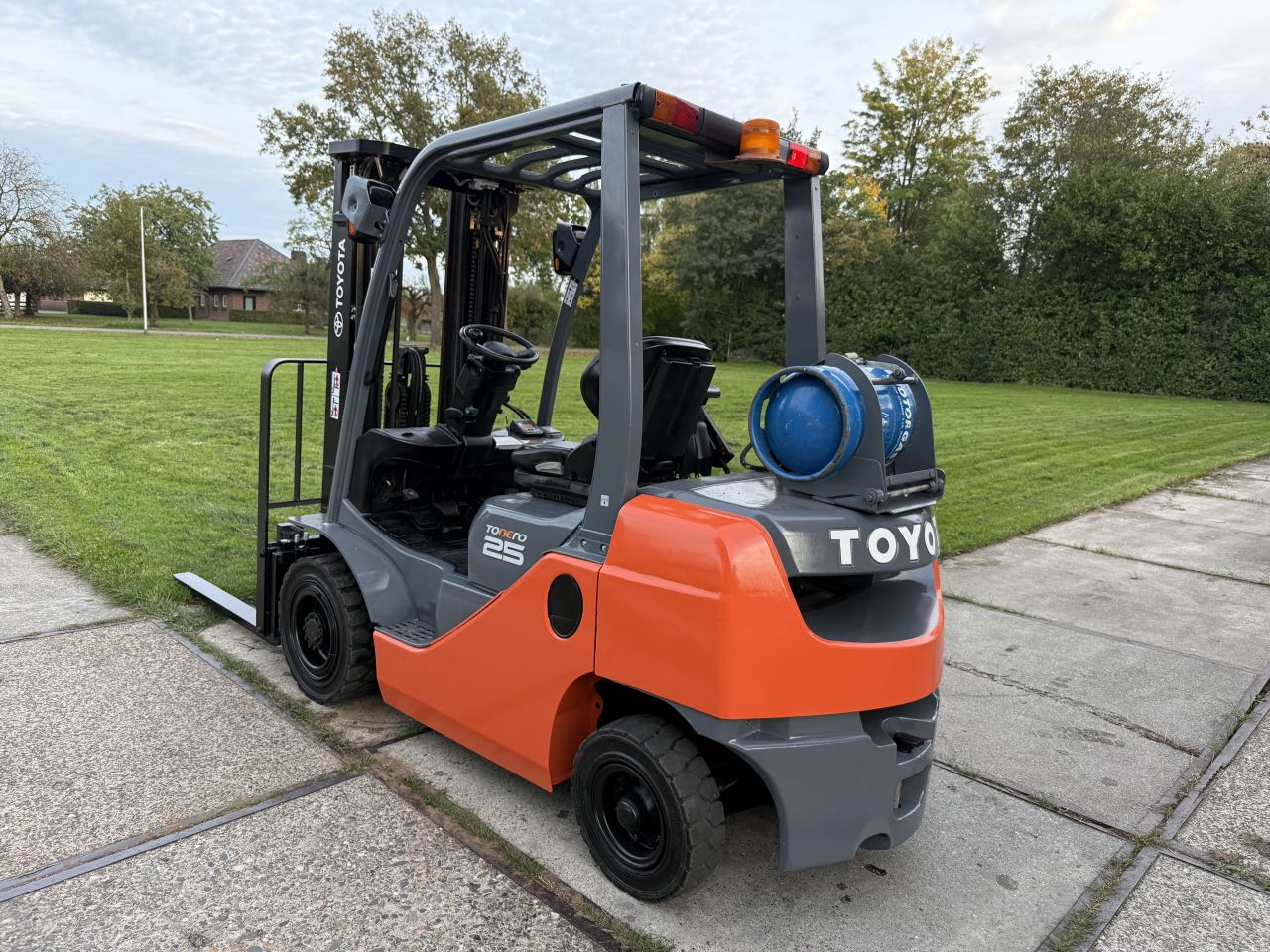 Toyota 2500KG BJ2016 triplex 4.7M Freelift Sideshift 8700uur