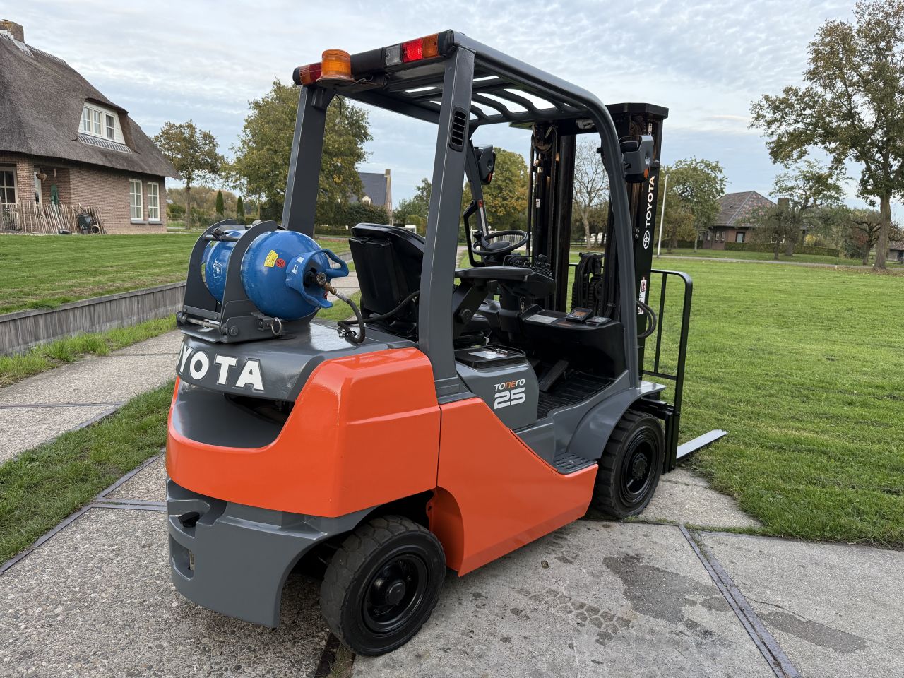 Toyota 2500KG BJ2016 triplex 4.7M Freelift Sideshift 8700uur