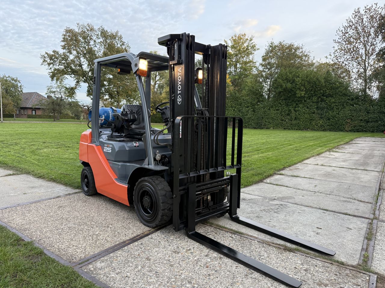 Toyota 2500KG BJ2016 triplex 4.7M Freelift Sideshift 8700uur