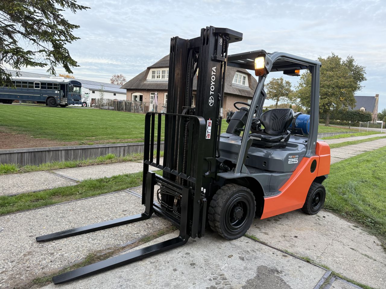Toyota 2500KG BJ2016 triplex 4.7M Freelift Sideshift 8700uur