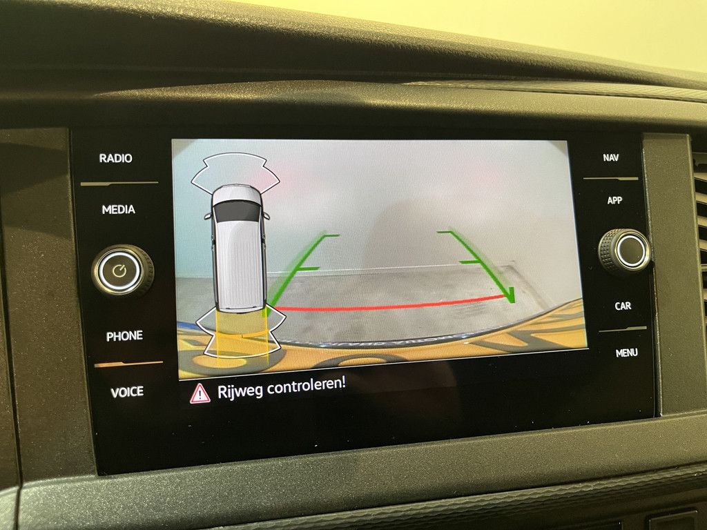 Volkswagen Transporter 2.0 TDI L1H1 150 PK Automaat Servicebus / Sortimo Inrichting / Euro 6 / 2X Schuifdeur / Airco / Cruise Control / Camera / CarPlay / Navigatie / Klep