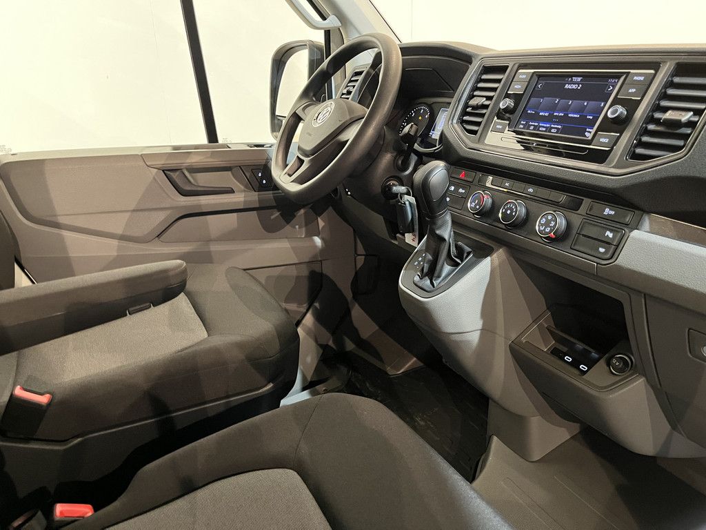 Volkswagen Crafter 2.0 TDI L3H2 140 PK Automaat / Euro 6 / Airco / Cruise Control / Camera / CarPlay / 3-Zits / 18.500 KM !!
