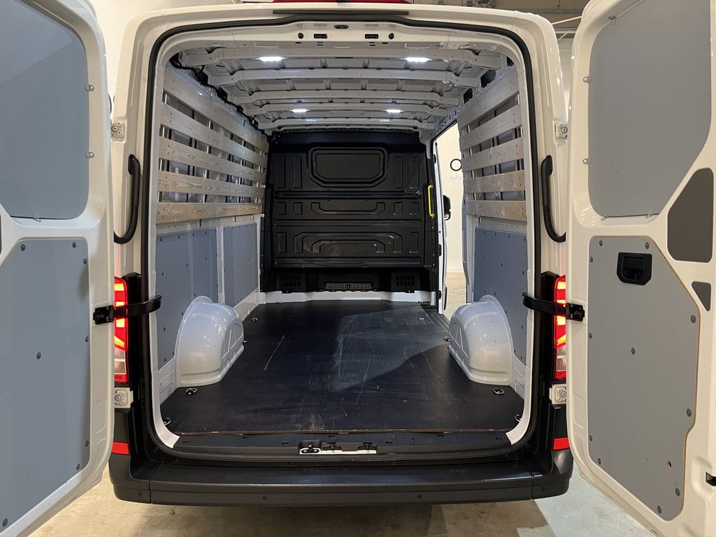 Volkswagen Crafter 2.0 TDI L3H2 140 PK Automaat / Euro 6 / Airco / Cruise Control / Camera / CarPlay / 3-Zits / 18.500 KM !!