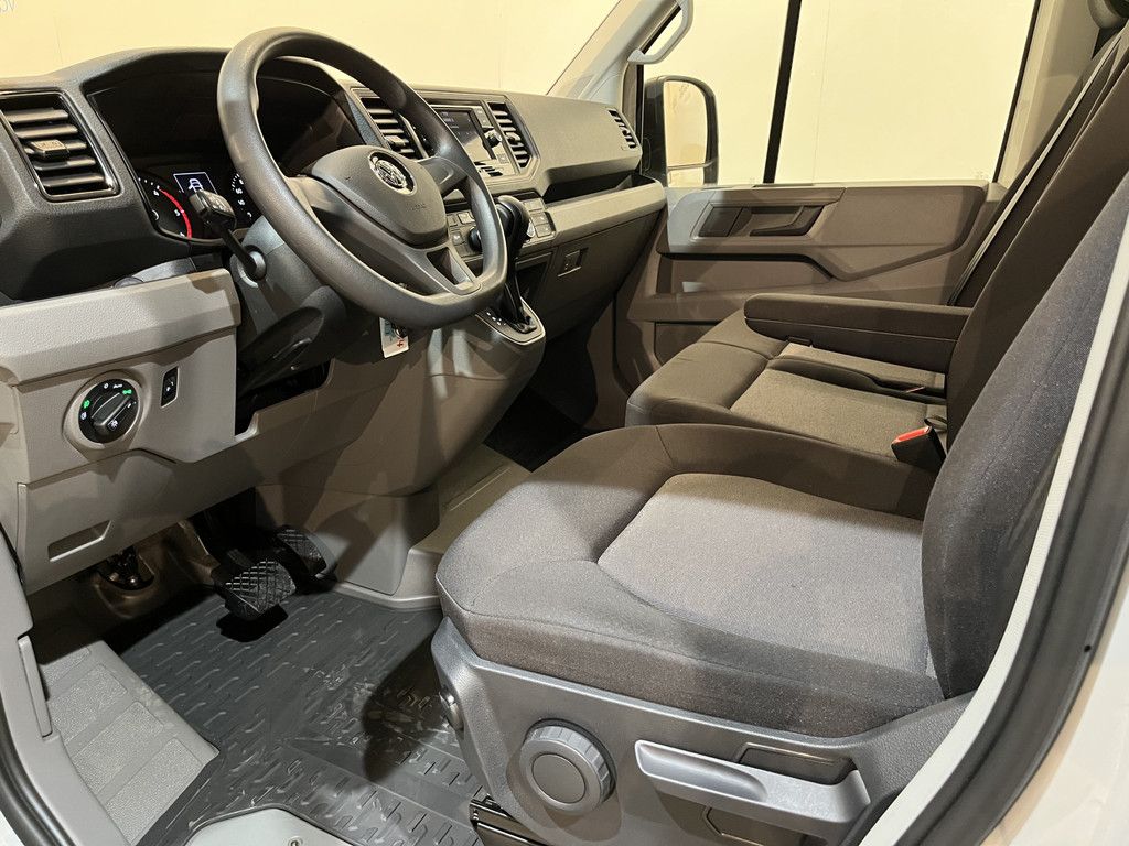 Volkswagen Crafter 2.0 TDI L3H2 140 PK Automaat / Euro 6 / Airco / Cruise Control / Camera / CarPlay / 3-Zits / 18.500 KM !!