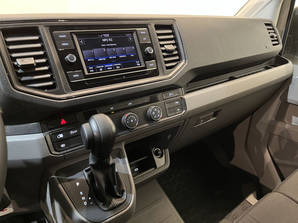 Volkswagen Crafter 2.0 TDI L3H2 140 PK Automaat / Euro 6 / Airco / Cruise Control / Camera / CarPlay / 3-Zits / 18.500 KM !!