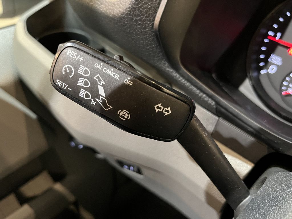 Volkswagen Crafter 2.0 TDI L3H2 140 PK Automaat / Euro 6 / Airco / Cruise Control / Camera / CarPlay / 3-Zits / 18.500 KM !!