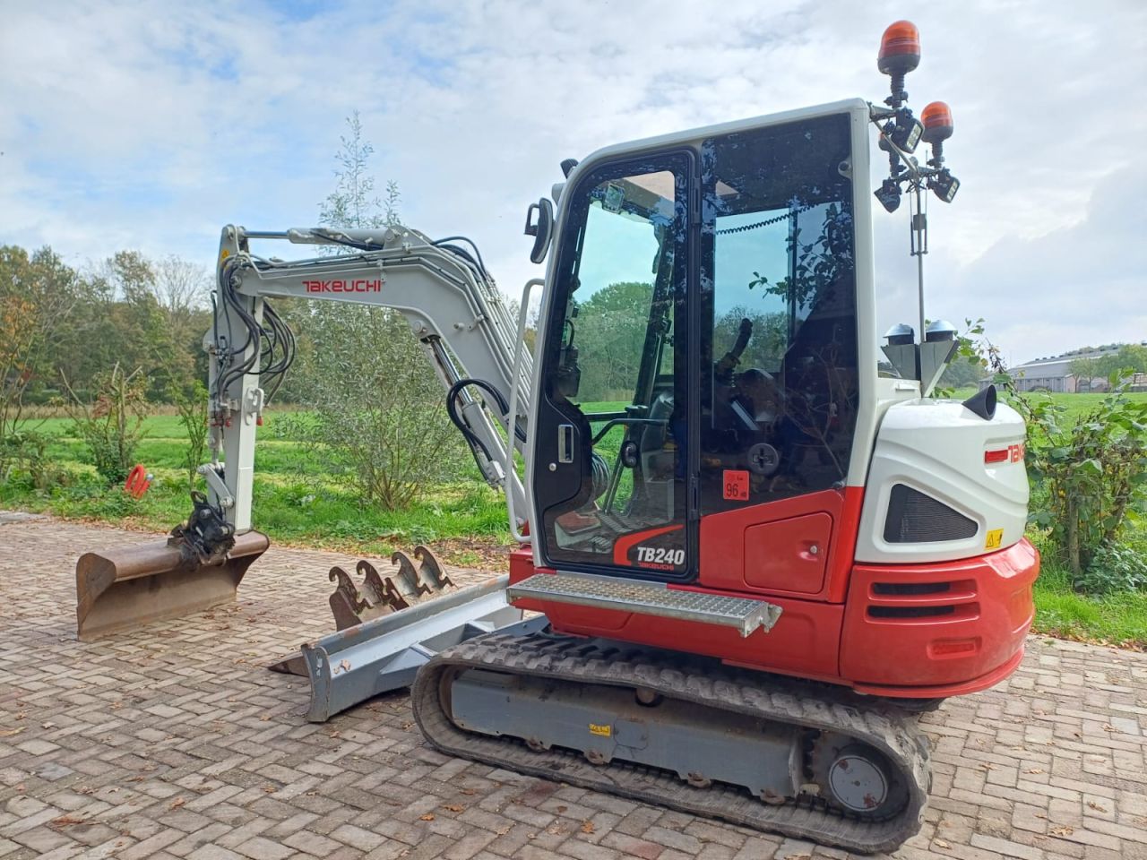Takeuchi TB240 | bj 2019 | 3969uur | Nette complete machine