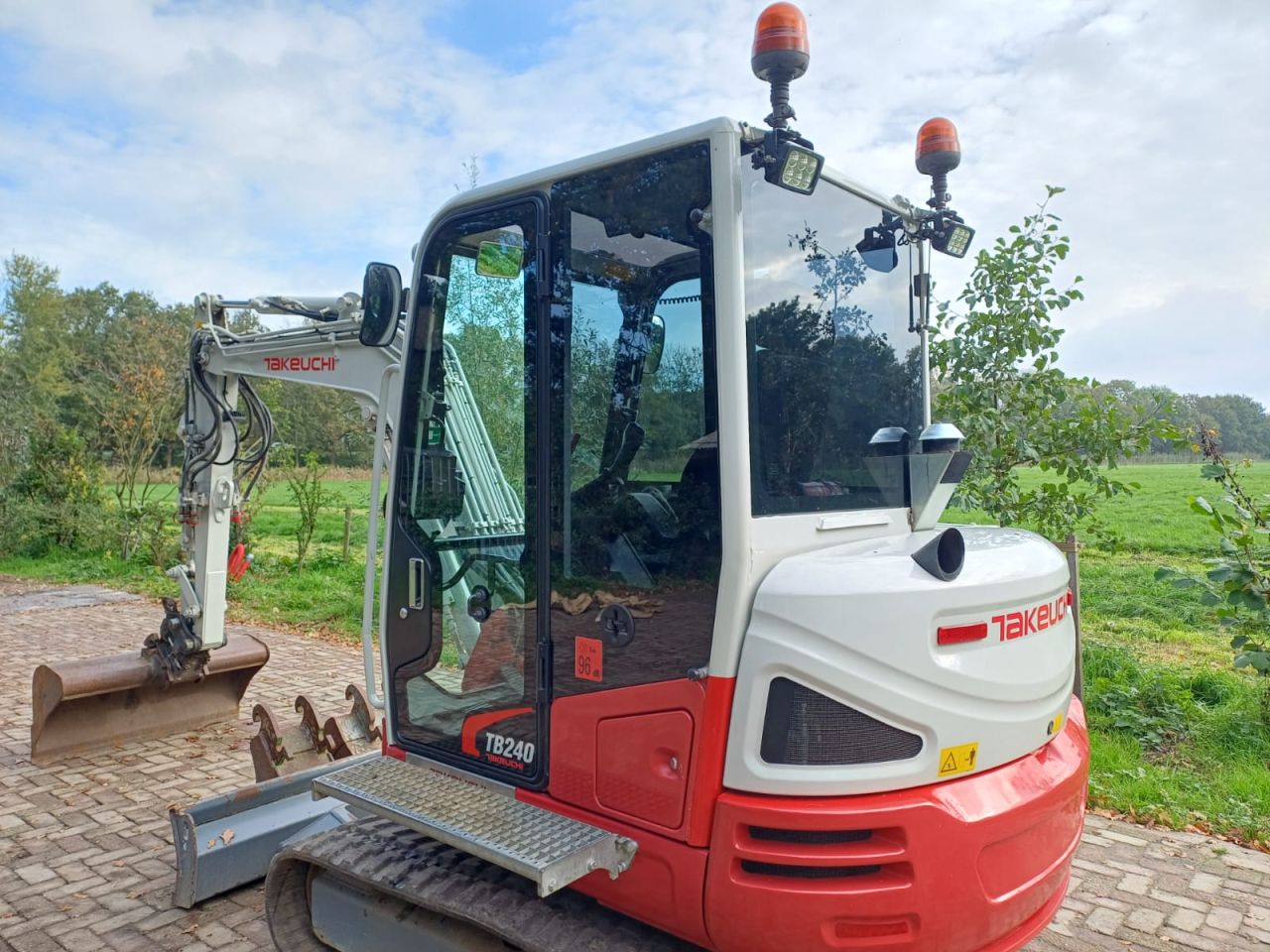 Takeuchi TB240 | bj 2019 | 3969uur | Nette complete machine
