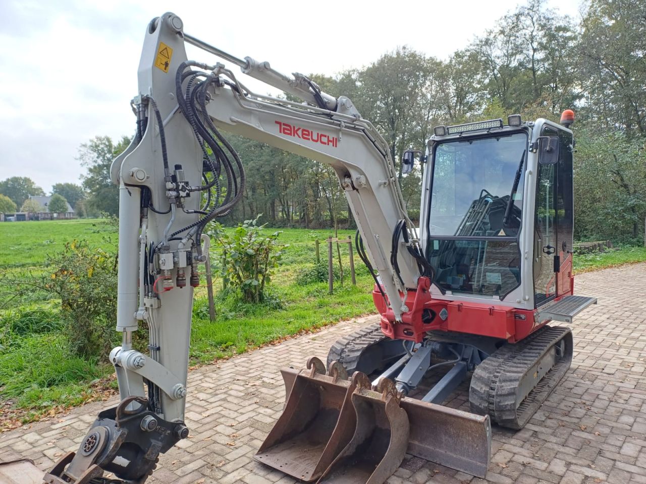 Takeuchi TB240 | bj 2019 | 3969uur | Nette complete machine