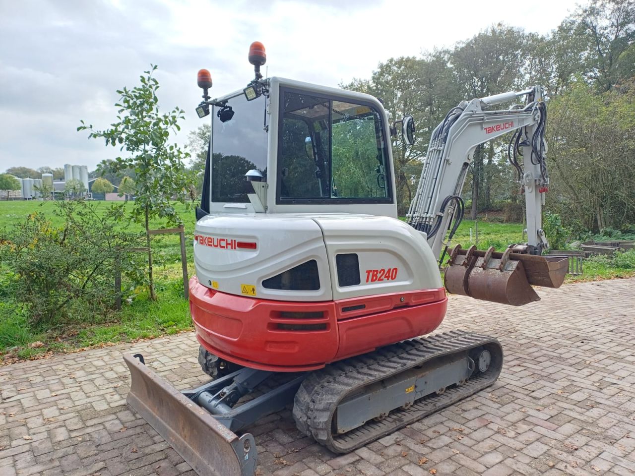 Takeuchi TB240 | bj 2019 | 3969uur | Nette complete machine