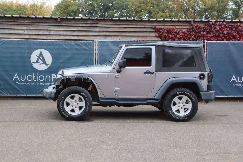 SUV Jeep Wrangler Sport Benzin 2017