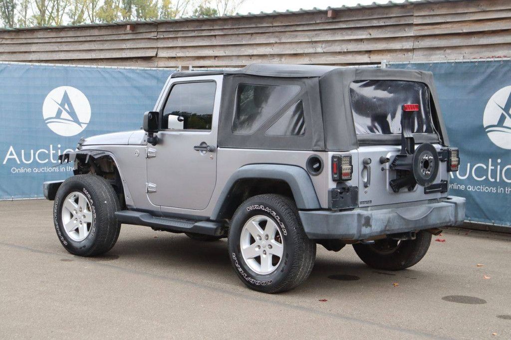 SUV Jeep Wrangler Sport Benzin 2017