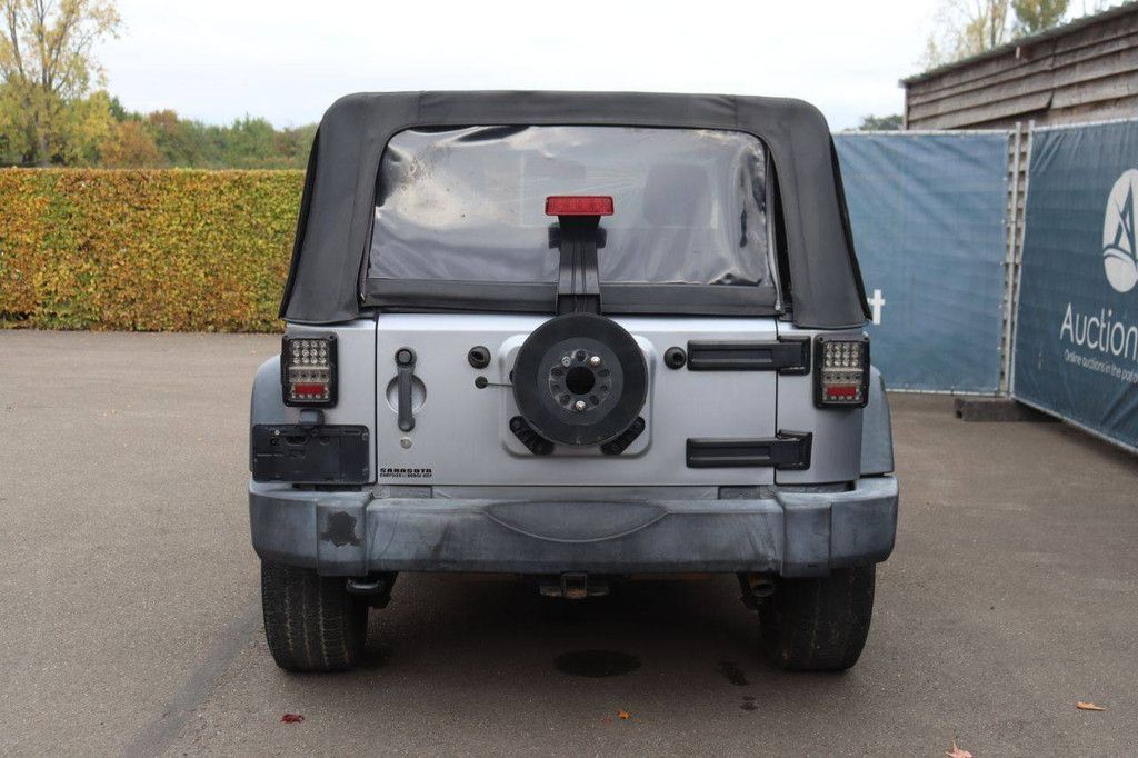 SUV Jeep Wrangler Sport Benzin 2017