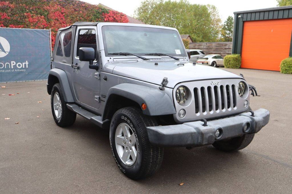 SUV Jeep Wrangler Sport Benzin 2017