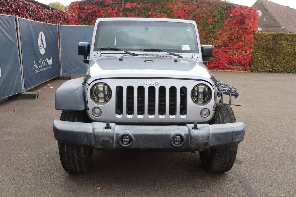 SUV Jeep Wrangler Sport Benzin 2017