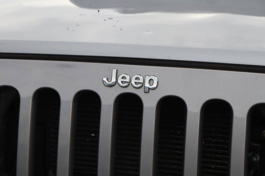 SUV Jeep Wrangler Sport Benzin 2017
