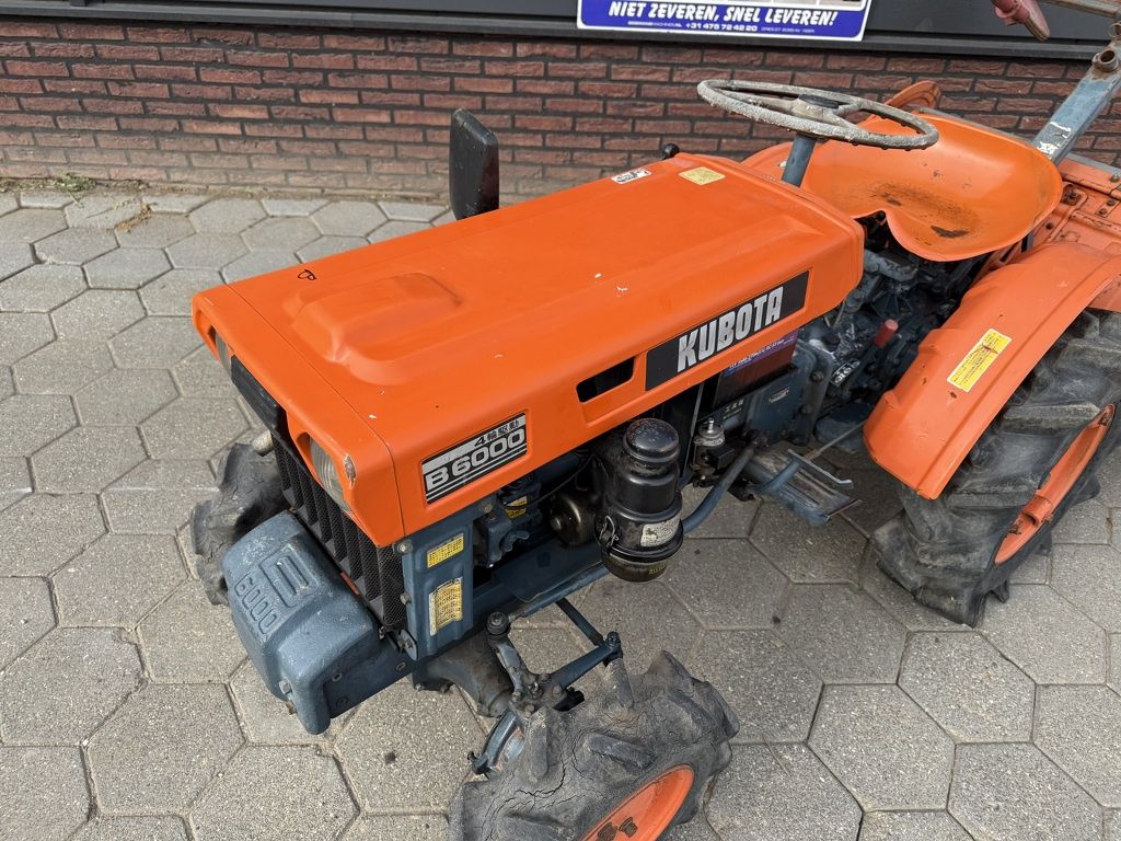 Kubota B6000 4WD minitractor + frees
