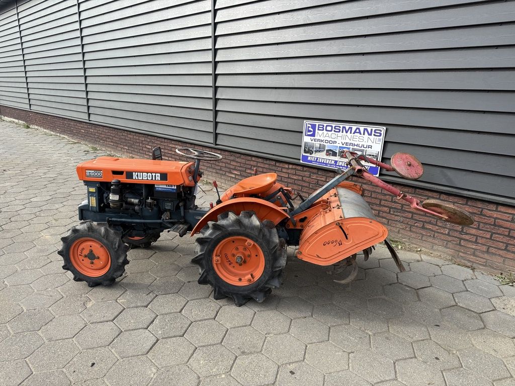 Kubota B6000 4WD minitractor + frees