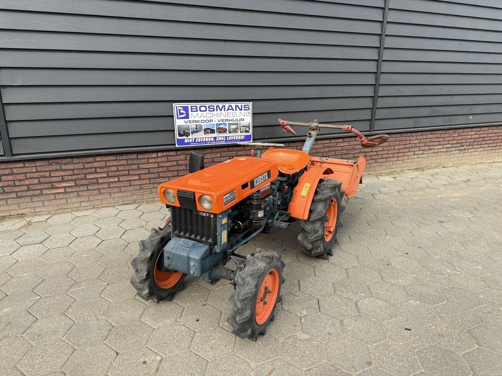 Kubota B6000 4WD minitractor + frees