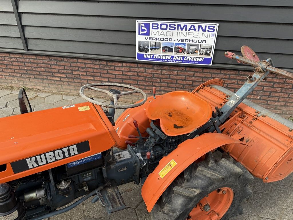 Kubota B6000 4WD minitractor + frees