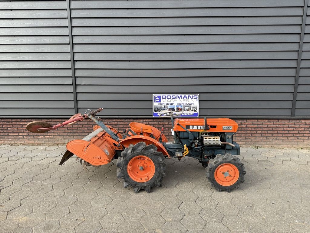 Kubota B6000 4WD minitractor + frees