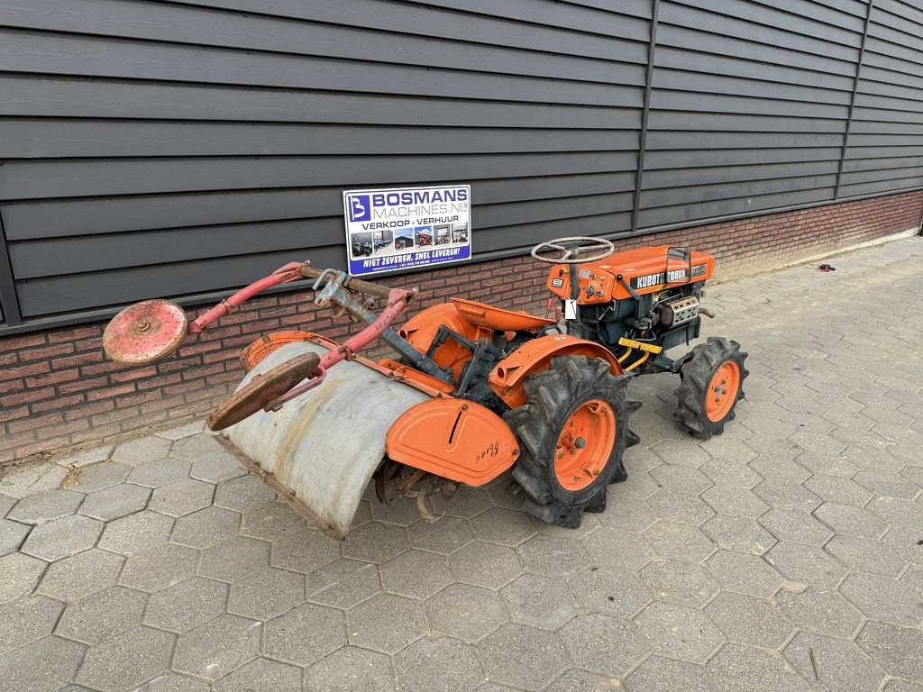 Kubota B6000 4WD minitractor + frees