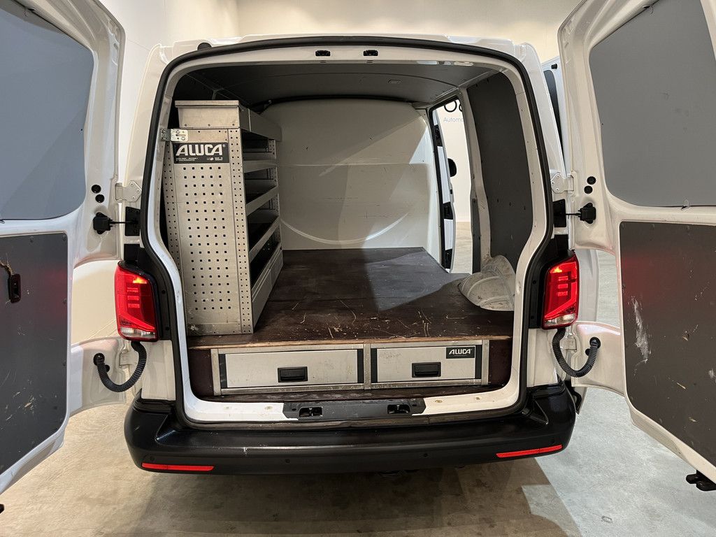 Volkswagen Transporter 2.0 TDI L1H1 Servicebus / Aluca Inrichting / Euro 6 / Airco / Camera / Cruise Control / Navigatie / CarPlay / 3-Zits / 81.000 KM !!