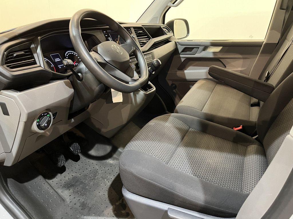 Volkswagen Transporter 2.0 TDI L1H1 Servicebus / Aluca Inrichting / Euro 6 / Airco / Camera / Cruise Control / Navigatie / CarPlay / 3-Zits / 81.000 KM !!