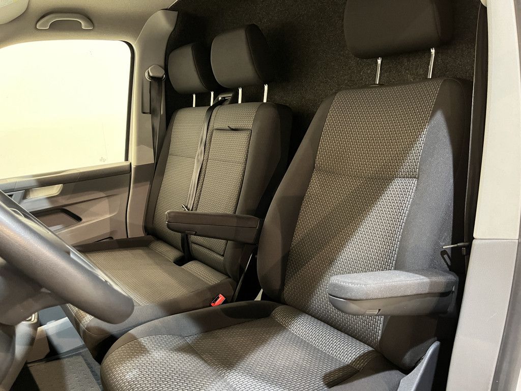 Volkswagen Transporter 2.0 TDI L1H1 Servicebus / Aluca Inrichting / Euro 6 / Airco / Camera / Cruise Control / Navigatie / CarPlay / 3-Zits / 81.000 KM !!