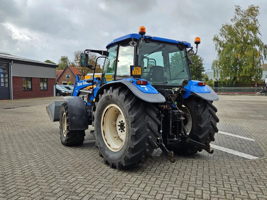 New Holland T5050 met frontlader