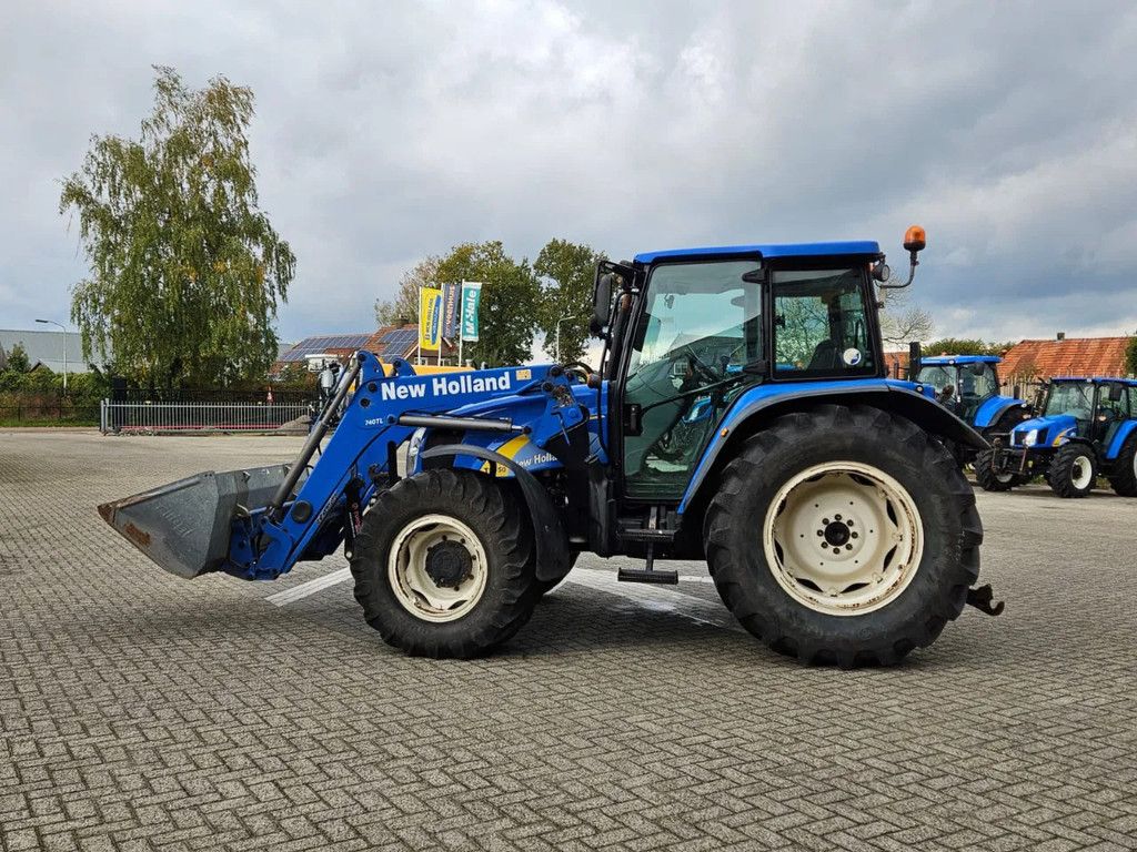 New Holland T5050 met frontlader