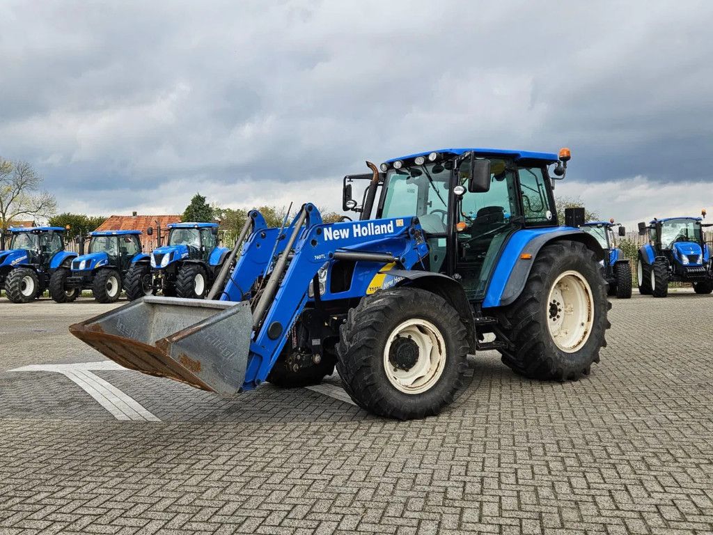 New Holland T5050 met frontlader