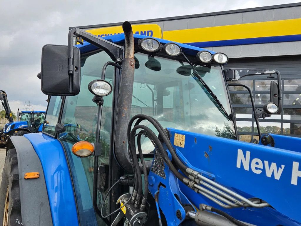 New Holland T5050 met frontlader