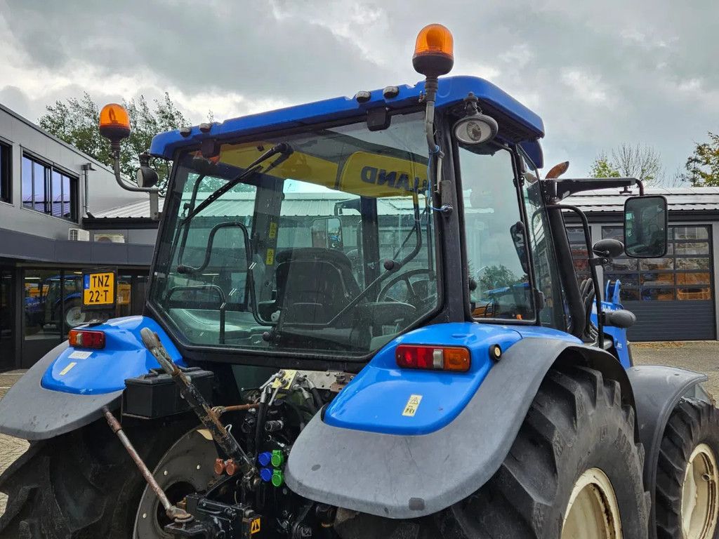 New Holland T5050 met frontlader