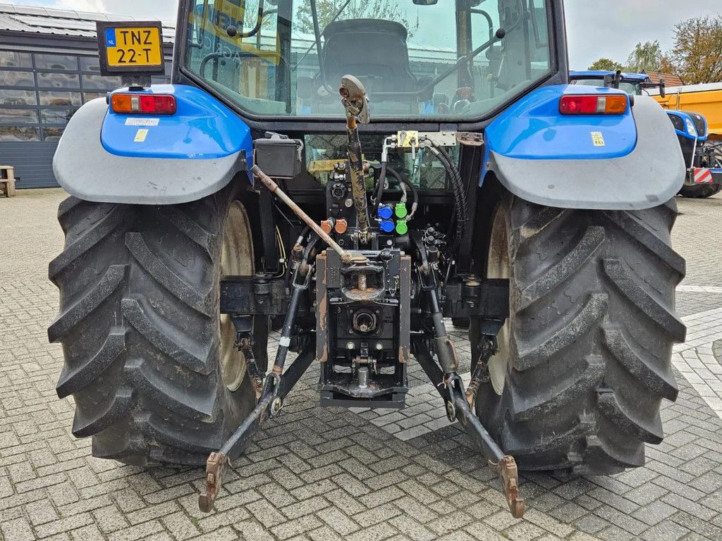 New Holland T5050 met frontlader