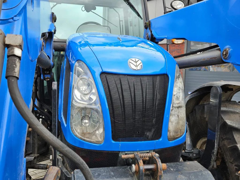 New Holland T5050 met frontlader