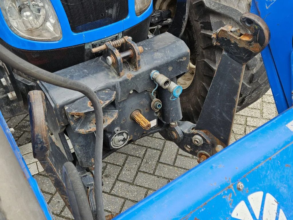 New Holland T5050 met frontlader