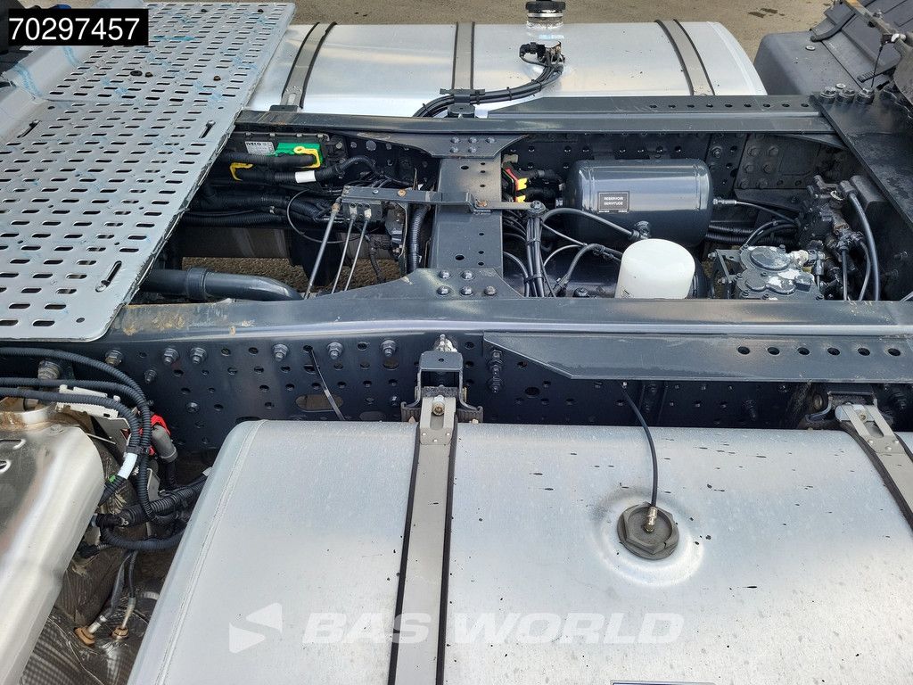 Iveco S-Way 460 4X2 Mega Retarder 2xTanks ACC Euro 6