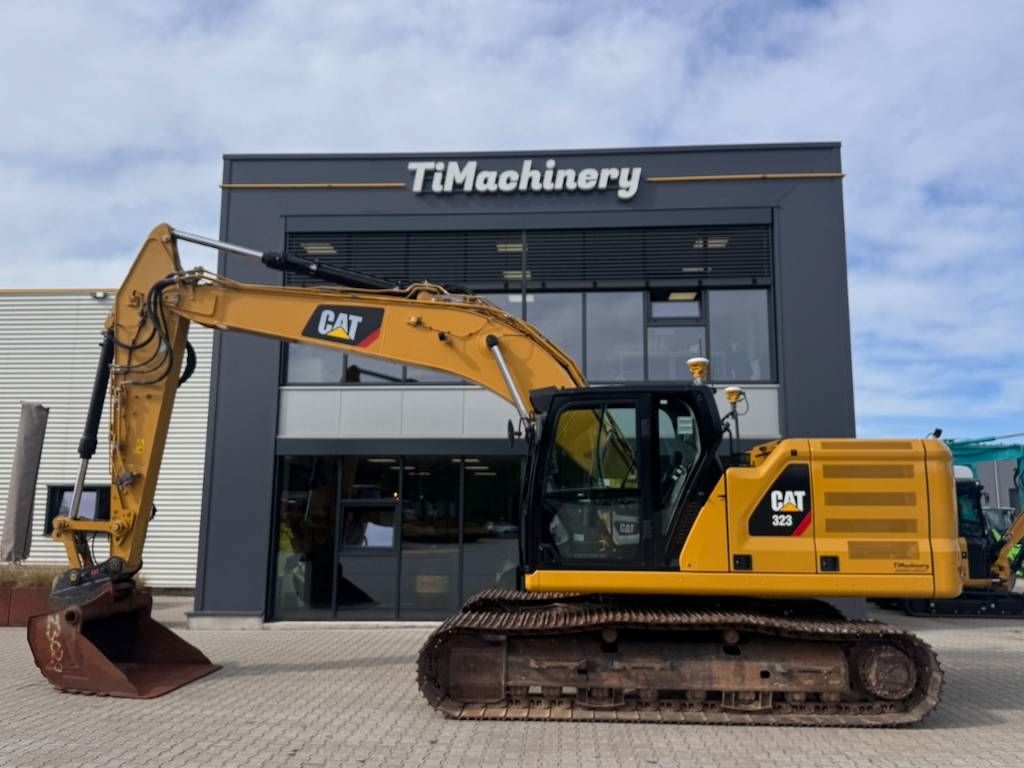 CAT 323
