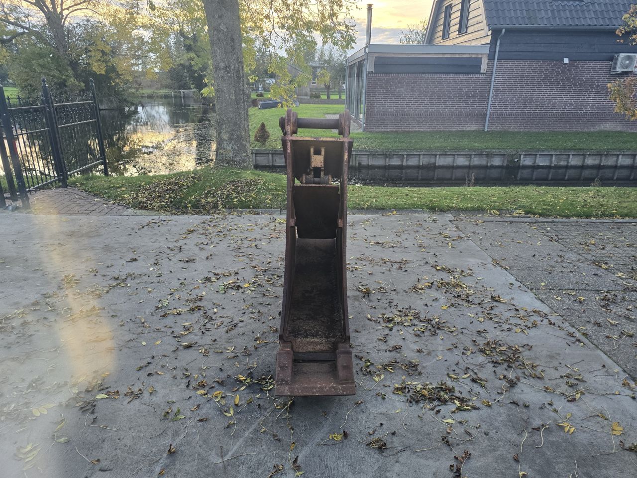 Caterpillar smalle banaan graaf bak / uitduwbak cw 30