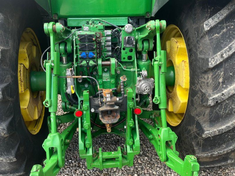John Deere 8260R