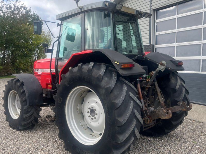 Massey Ferguson 8120 DYNA 4 Med frontlift