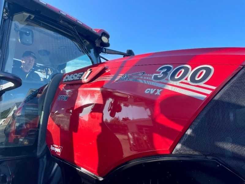 Case IH OPTUM 300 CVX
