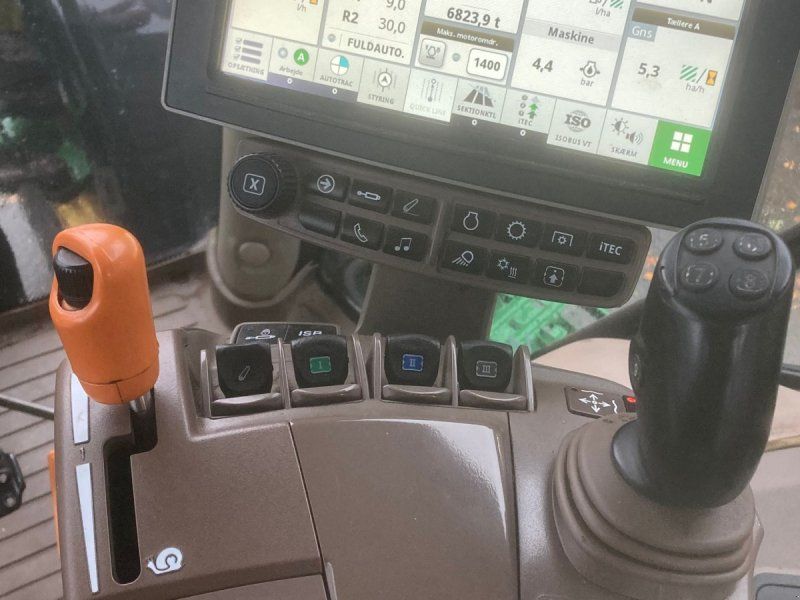 John Deere 6215R