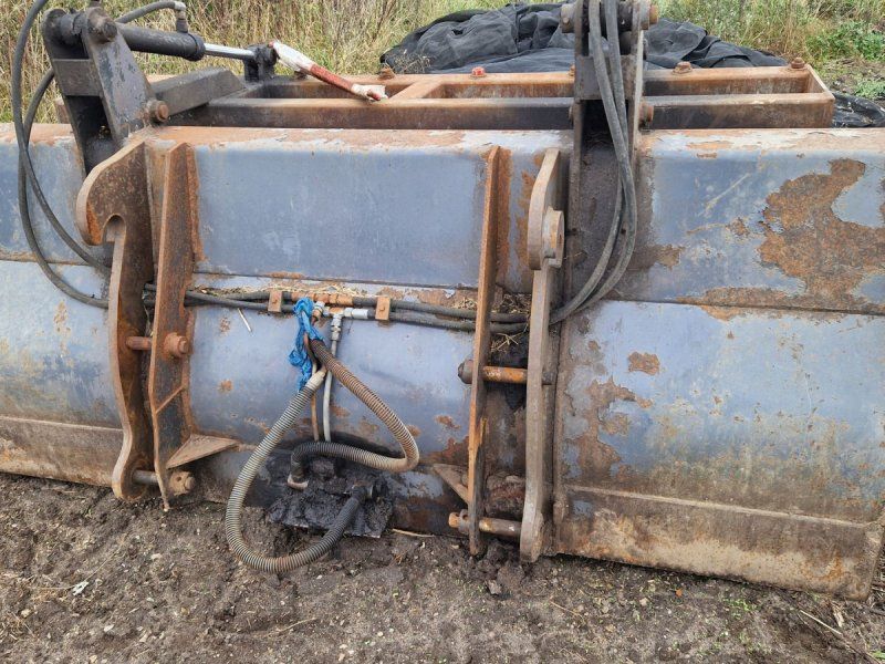 Multibenne 210 overfaldsskovl  235 cm Siloskovl