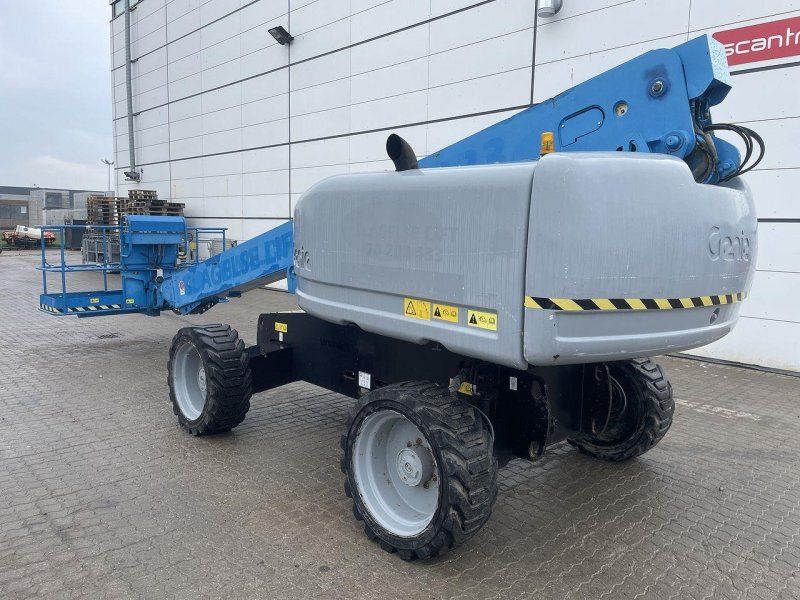 Genie S-60HC