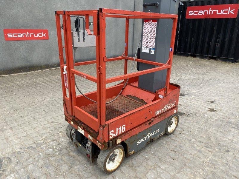 Skyjack SJ16