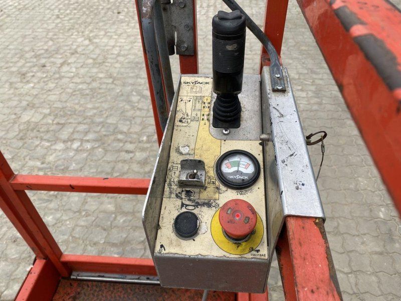 Skyjack SJ16