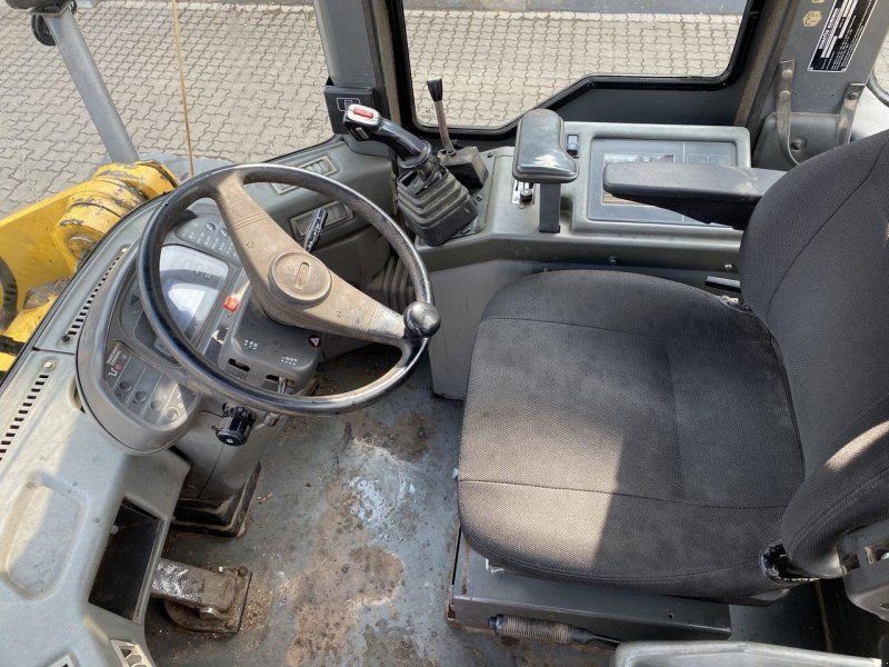 Komatsu WA270-3